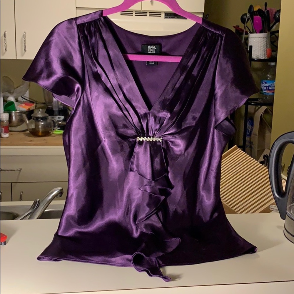 Studio 1940 blouse w rhinestone accent, size 8